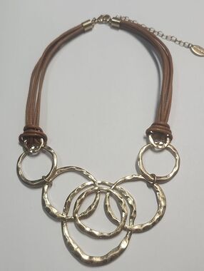 Gorgeous St. Thomas Hammered Interlock Metal Loop Gold tone Necklace 13-17"